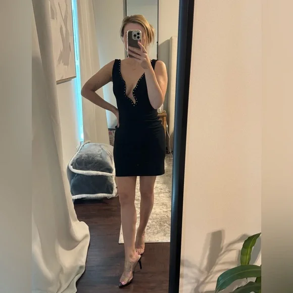 Elegant Black Studded Women's Body con Cleavage Dress - Picture 11 of 16